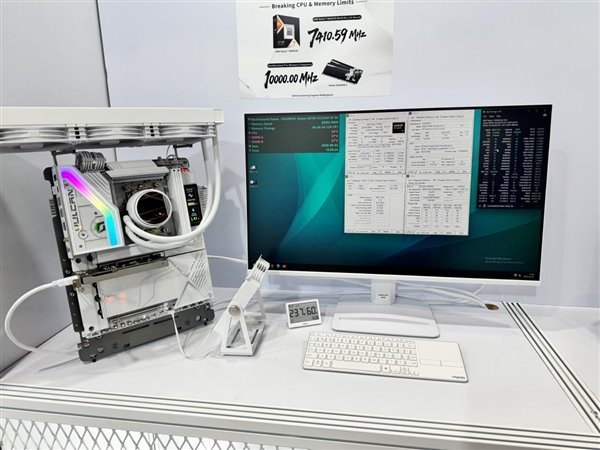 百家乐2026世界杯中国官方下载 七彩虹iGame X870E白火神主板惊艳亮相：竣工贬责SSD、GPU带宽之争